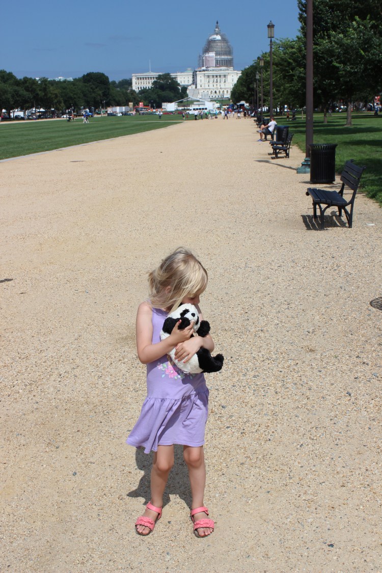 Alina foran Capitol Hill